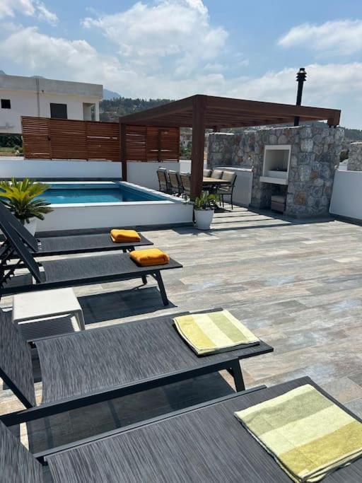 Penthouse Med Privat Saltvannsbasseng Pa Esentepe Beach キレニア エクステリア 写真