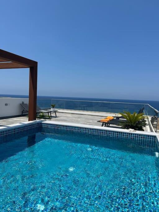Penthouse Med Privat Saltvannsbasseng Pa Esentepe Beach キレニア エクステリア 写真